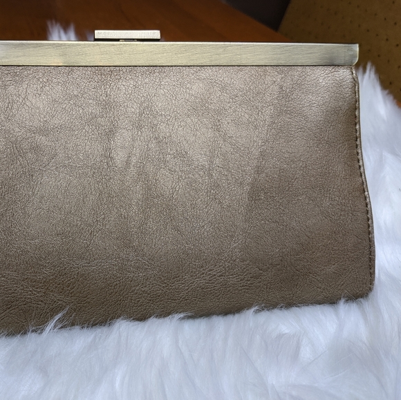 NWOT IBD Italy Antique Gold Clutch - Picture 5 of 5
